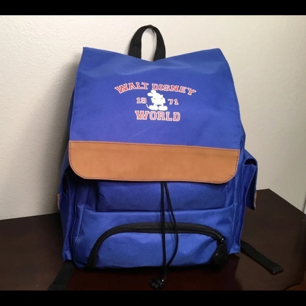 Disney 1971 BACKPACK VERY CLEAN.‎